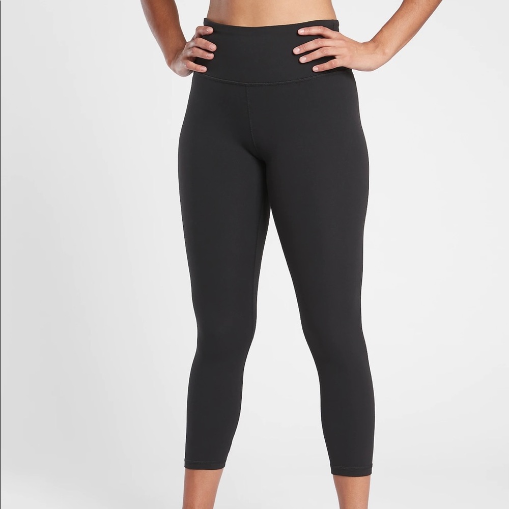 Athleta Elation Capri size M  NWT!